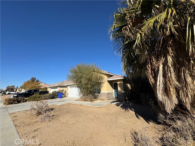 Detail Gallery Image 2 of 52 For 10998 Windcrest St, Adelanto,  CA 92301 - 4 Beds | 2 Baths