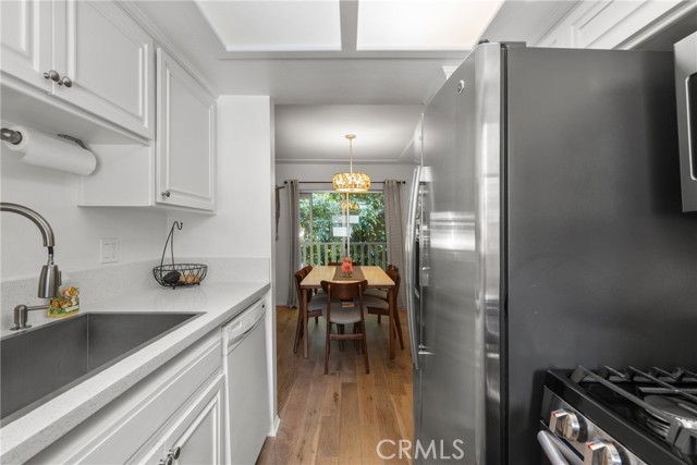 Detail Gallery Image 5 of 18 For 4859 Coldwater Canyon Ave #4,  Sherman Oaks,  CA 91423 - 2 Beds | 2 Baths