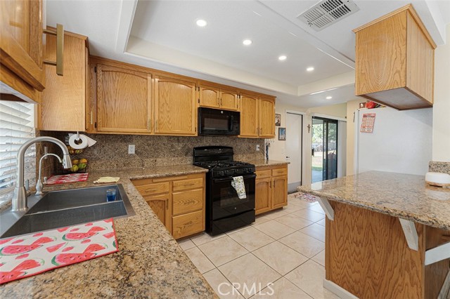 6860 27th Street, Jurupa Valley CA: https://media.crmls.org/medias/239b4674-d7ff-4650-b200-ea3c323af18a.jpg