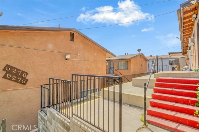5274 Ithaca Avenue, Los Angeles CA: https://media.crmls.org/medias/239b860e-8a9e-4129-90ad-ee19eaf5d7e6.jpg