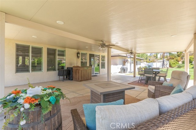 18265 Fort Lauder Lane, Perris CA: https://media.crmls.org/medias/239bfce7-7395-4262-9376-4d94af56f3fd.jpg