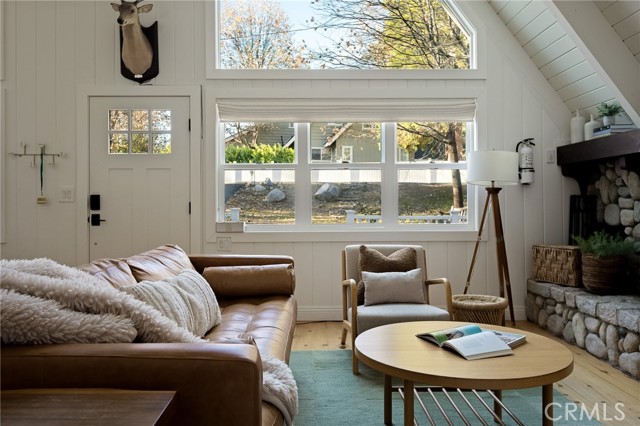 Detail Gallery Image 24 of 51 For 987 Tirol Ln, Lake Arrowhead,  CA 92352 - 3 Beds | 2 Baths