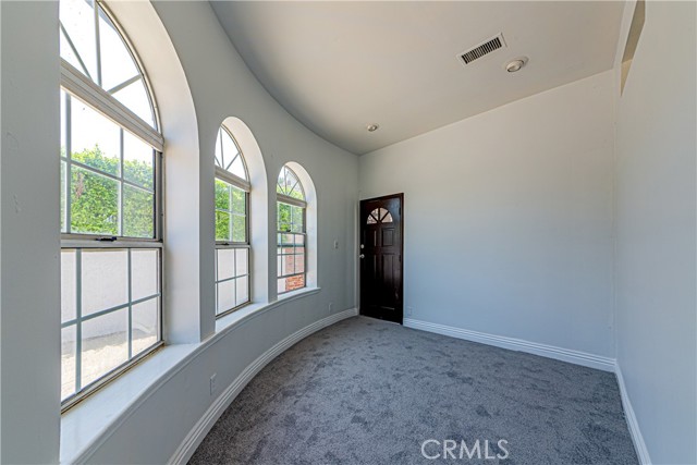 5334 S Victoria Avenue, Los Angeles CA: https://media.crmls.org/medias/239d37bb-dead-4ecd-8dd6-11b5293abcd5.jpg