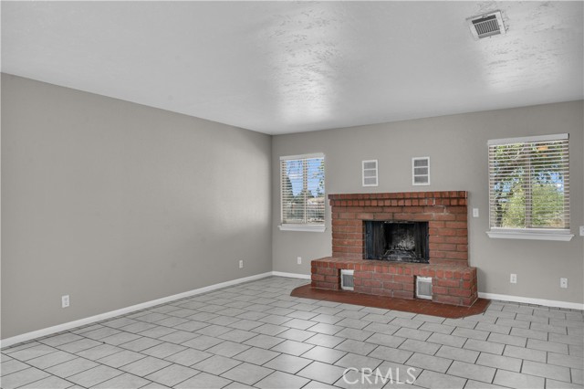 Detail Gallery Image 3 of 25 For 19158 Live Oak St, Hesperia,  CA 92345 - 3 Beds | 2 Baths