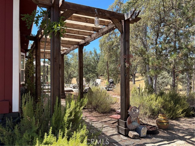 4060 Indian Peak Road, Mariposa CA: https://media.crmls.org/medias/239d5665-44b8-4e17-bf31-26557107f4a0.jpg