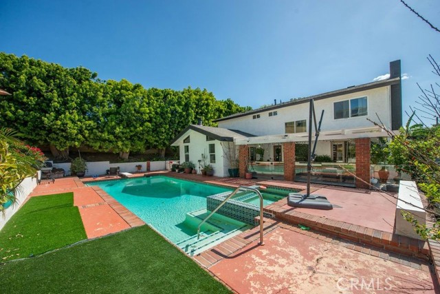 Detail Gallery Image 32 of 49 For 2057 Woodglen St, Simi Valley,  CA 93065 - 4 Beds | 2/1 Baths