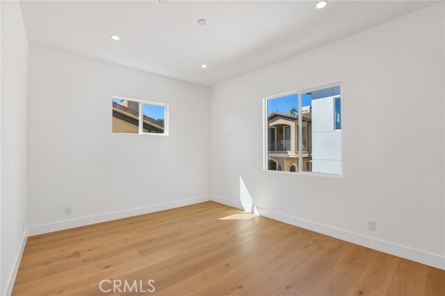 2019 Huntington Lane, B photo 35