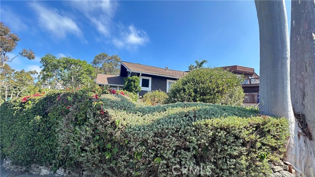 625 High Dr, Laguna Beach CA: https://media.crmls.org/medias/239f4974-bff2-4a7c-9276-067991d11e92.jpg
