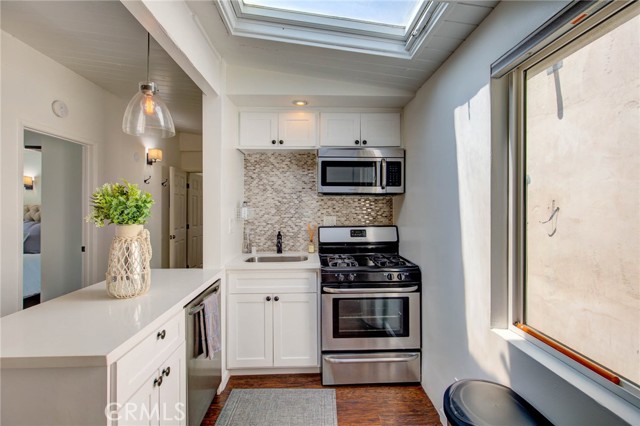 Detail Gallery Image 10 of 26 For 217 35th Pl #B,  Manhattan Beach,  CA 90266 - 2 Beds | 1 Baths
