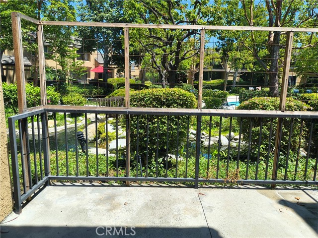 16942 Westwood Lane, Huntington Beach CA: https://media.crmls.org/medias/239f96ba-f9db-418f-be1f-f3d1c9f4ef93.jpg