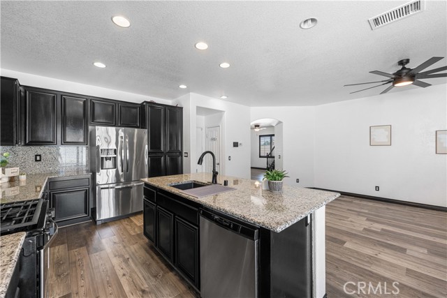 3429 Gemstone Avenue, Rosamond CA: https://media.crmls.org/medias/239fd6c4-1da4-47a6-a094-8fe114bf73cc.jpg