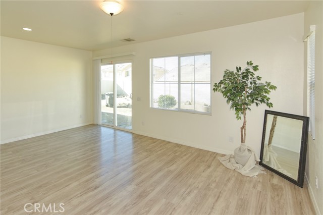 Detail Gallery Image 11 of 52 For 2064 Radiant Cir, San Jacinto,  CA 92582 - 5 Beds | 2/1 Baths