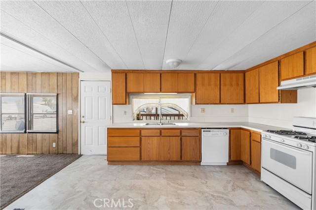2121 Nadeau Street, Mojave CA: https://media.crmls.org/medias/23a1138e-d817-47a9-8e24-31c4f9c956b6.jpg