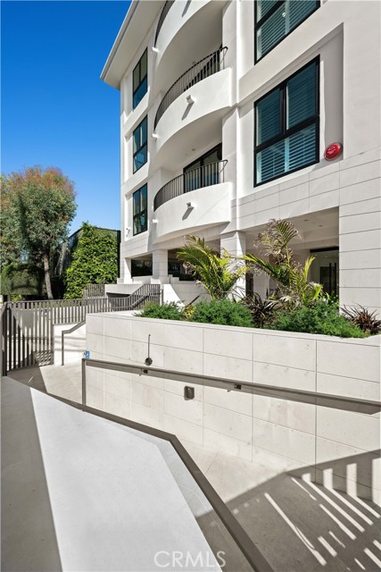 Detail Gallery Image 12 of 19 For 4214 Fulton Ave #302,  Studio City,  CA 91604 - 3 Beds | 2 Baths