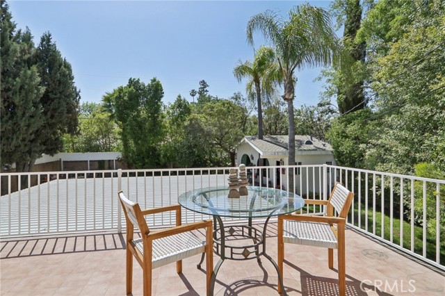 5347 Hinton Avenue, Woodland Hills CA: https://media.crmls.org/medias/23a1a1f6-5311-4db8-b00e-1e48ebded2d7.jpg