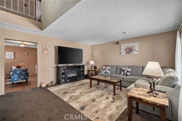 Detail Gallery Image 3 of 39 For 756 W Fontlee Ln, Rialto,  CA 92376 - 4 Beds | 2/1 Baths