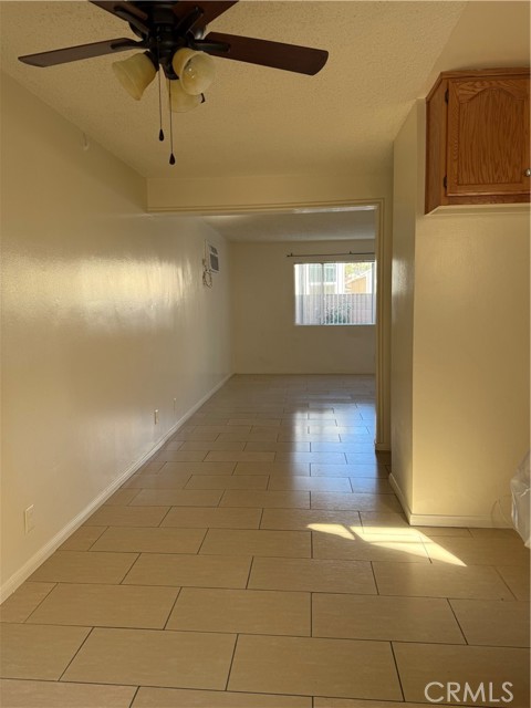 Detail Gallery Image 4 of 12 For 1953 N Parish #C,  Burbank,  CA 91504 - 2 Beds | 1/1 Baths