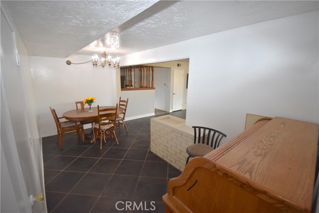 Detail Gallery Image 6 of 20 For 13076 Osage Rd, Apple Valley,  CA 92308 - 4 Beds | 2 Baths