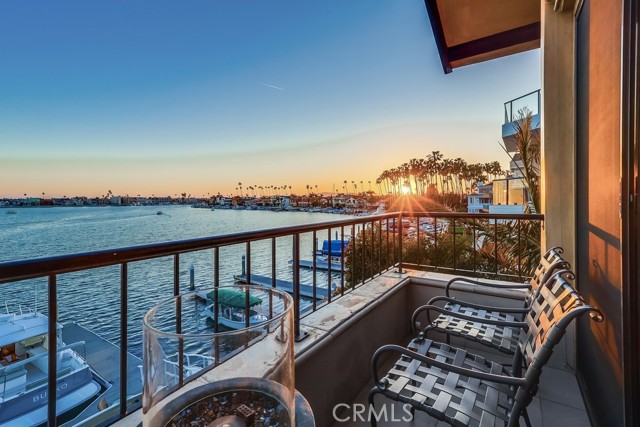 6048 Lido Lane, Long Beach CA: https://media.crmls.org/medias/23a2b82d-6486-4e85-8c8e-b4410a70c5c5.jpg