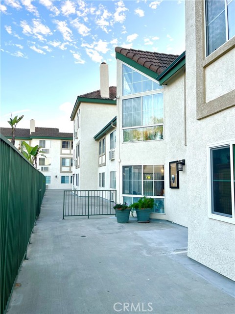 Detail Gallery Image 2 of 13 For 15000 Downey Ave #204,  Paramount,  CA 90723 - 1 Beds | 1 Baths