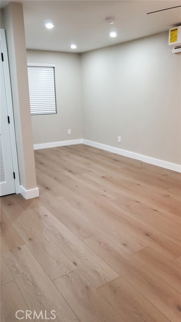 549 B E La Deney Drive, Ontario CA: https://media.crmls.org/medias/23a46853-0eb2-418f-a584-8cc89b8d3528.jpg