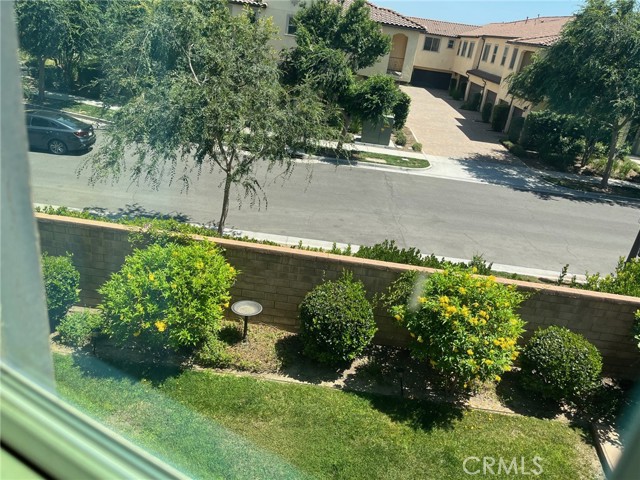 3996 S Somerston Way, Ontario CA: https://media.crmls.org/medias/23a7c9d7-7b73-4970-b8cd-a9e7a513316d.jpg