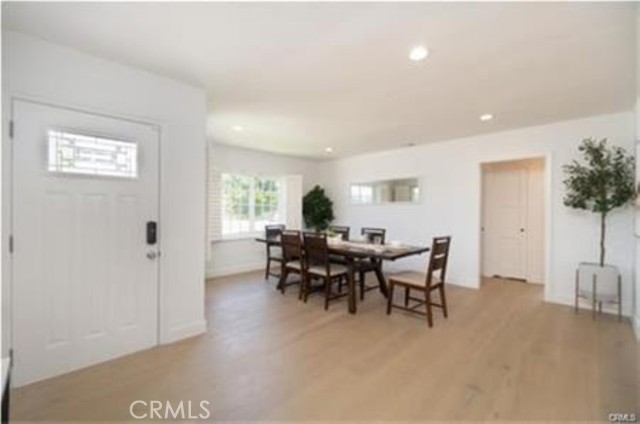 5840 White Oak Avenue, Encino CA: https://media.crmls.org/medias/23a839a0-02f9-4a39-9df5-4a4c4342f906.jpg