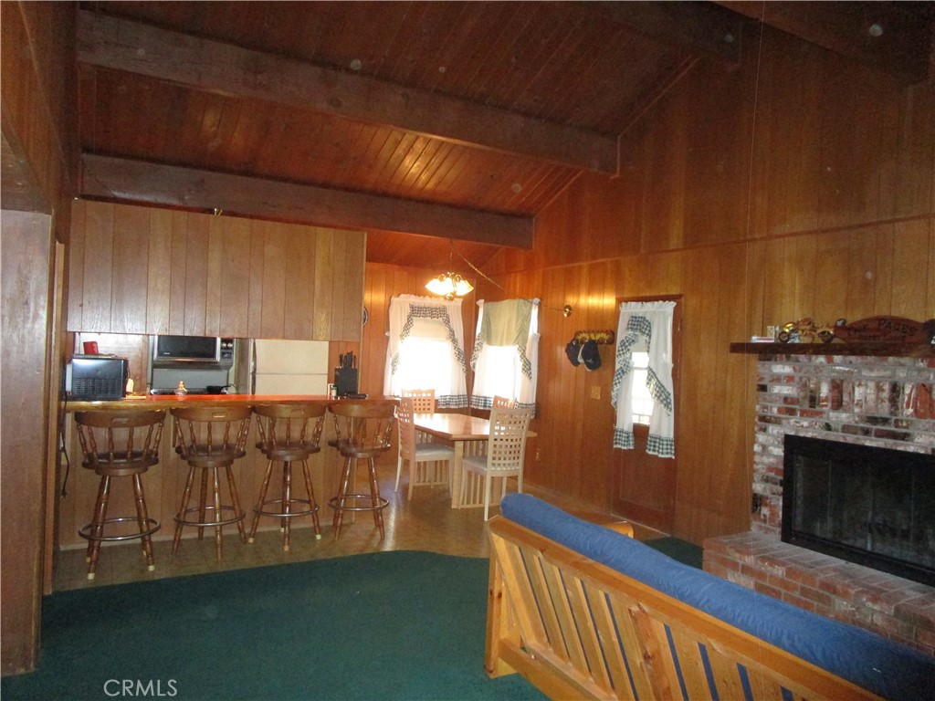 https://media.crmls.org/medias/23a8aeb9-c3aa-497d-a0f0-8cd600f33161.jpg?preset=X-Large