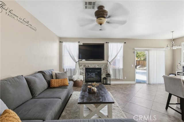 Detail Gallery Image 5 of 50 For 13385 Dunwood, Victorville,  CA 92392 - 4 Beds | 3 Baths