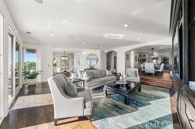 Detail Gallery Image 22 of 66 For 2301 Pacific Dr, Corona Del Mar,  CA 92625 - 4 Beds | 3/1 Baths