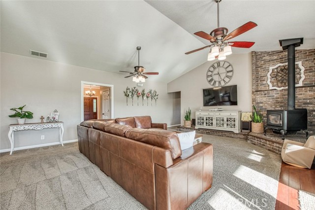 Detail Gallery Image 17 of 51 For 23823 Road 14, Chowchilla,  CA 93610 - 3 Beds | 2 Baths