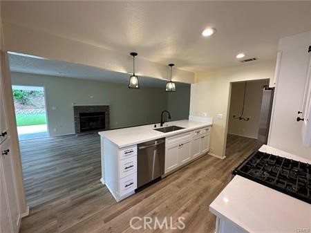 Detail Gallery Image 4 of 16 For 1155 Currier Ave, Simi Valley,  CA 93065 - 4 Beds | 3 Baths