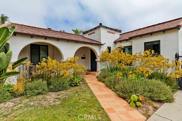 Detail Gallery Image 1 of 13 For 2229 Cloverfield Bld, Santa Monica,  CA 90405 - 4 Beds | 2 Baths