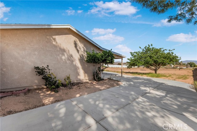 14317 Jicarilla Road, Apple Valley CA: https://media.crmls.org/medias/23abbe52-cb4c-4925-b377-d1a4cec26e42.jpg
