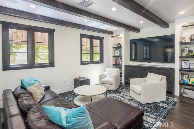 Detail Gallery Image 11 of 48 For 640 Raymond, Santa Monica,  CA 90405 - 4 Beds | 3 Baths