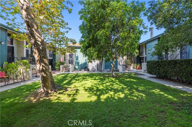 11107 Arminta Street, Sun Valley CA: https://media.crmls.org/medias/23ac50fa-d6fe-4e87-b5bf-85c7d8031dcc.jpg