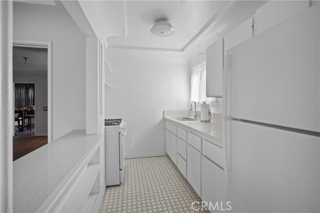 2313 Glendale Boulevard, Los Angeles CA: https://media.crmls.org/medias/23aca3bb-4653-4793-a92c-fc1db6c51f77.jpg