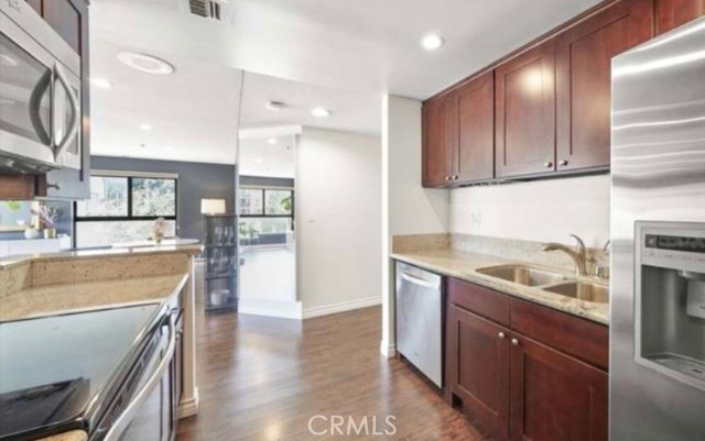 Detail Gallery Image 5 of 14 For 727 S Ardmore Ave #106,  Los Angeles,  CA 90005 - 2 Beds | 2 Baths