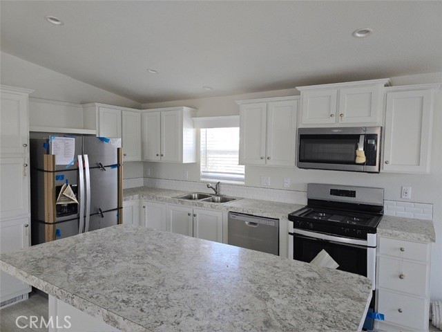 Detail Gallery Image 3 of 28 For 80870 Highway 111 #157,  Indio,  CA 92210 - 2 Beds | 2 Baths