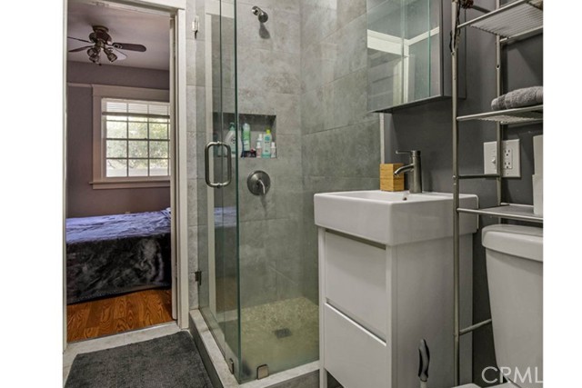 Detail Gallery Image 7 of 10 For 3225 E 4th, Long Beach,  CA 90814 - 2 Beds | 1 Baths