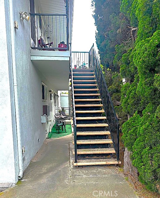 The Front Stairway Leading to the Upper Level Units Has Nice Adjacent Landscaping. The Front Stairway Leading to the Upper Level Units Has Nice Adjacent Landscaping.