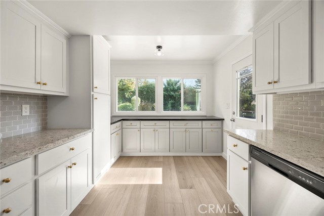 Detail Gallery Image 10 of 35 For 13662 Loretta Dr, Tustin,  CA 92780 - 5 Beds | 3 Baths