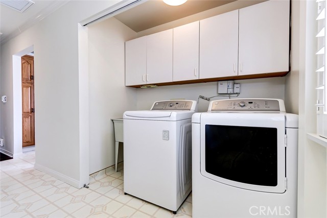 2906 Perkins Lane, Redondo Beach, California 90278, 4 Bedrooms Bedrooms, ,2 BathroomsBathrooms,Residential,Sold,Perkins,SB23084856