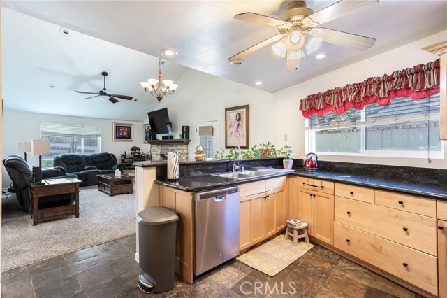 Detail Gallery Image 16 of 42 For 15656 Meadow Dr, Canyon Country,  CA 91387 - 3 Beds | 2 Baths