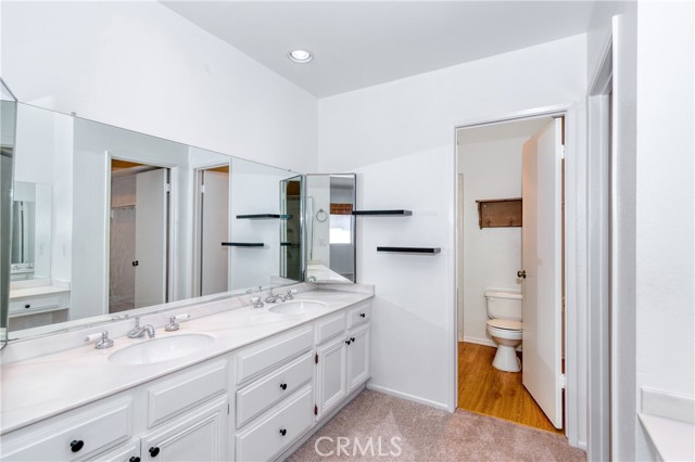 Detail Gallery Image 13 of 29 For 18344 Collins St a,  Tarzana,  CA 91356 - 2 Beds | 2/1 Baths