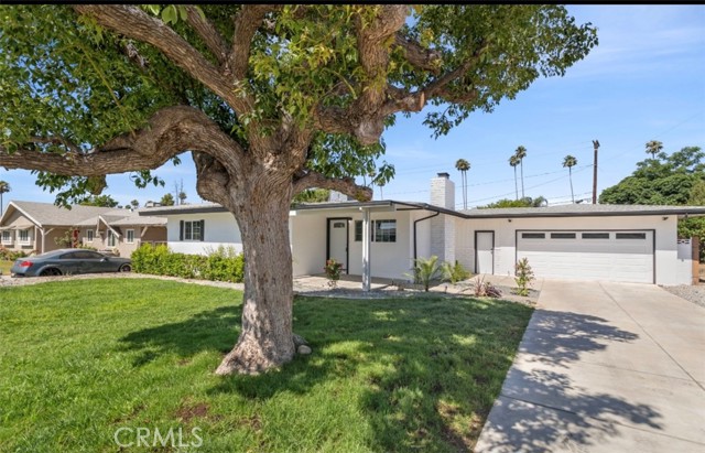 8204 Chantry Avenue, Fontana, California 92335, 4 Bedrooms Bedrooms, ,2 BathroomsBathrooms,Single Family Residence,For Sale,Chantry,IV24127721