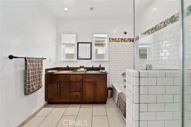 Detail Gallery Image 12 of 22 For 3549 S Cochran Ave, Los Angeles,  CA 90016 - 3 Beds | 2 Baths
