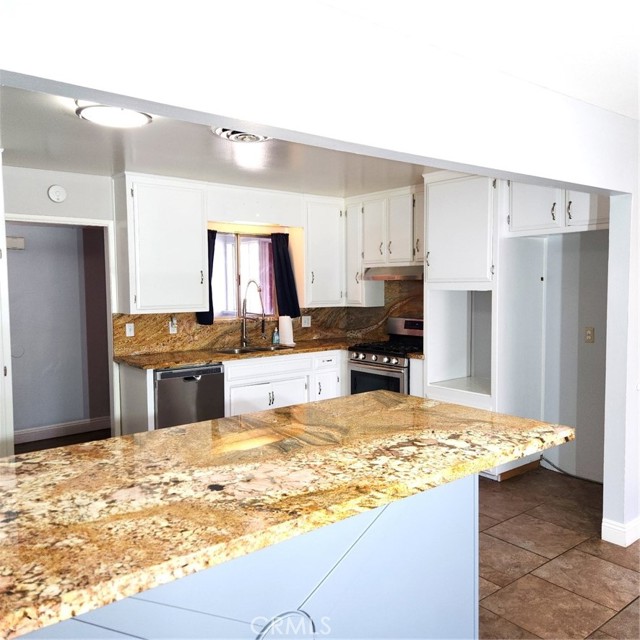 45329 Lorimer Avenue, Lancaster CA: https://media.crmls.org/medias/23b32a61-b698-45b4-a296-0906fd6db807.jpg