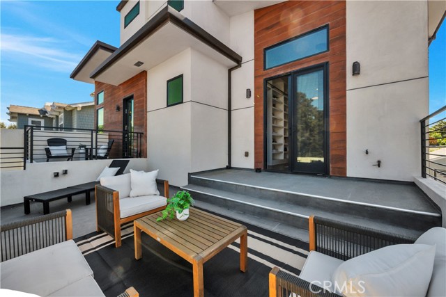 332 Avenue E, Redondo Beach, California 90277, 5 Bedrooms Bedrooms, ,6 BathroomsBathrooms,Residential,For Sale,Avenue E,SB26070979