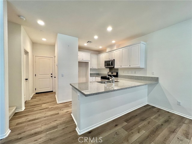 Detail Gallery Image 4 of 20 For 3275 E Midsummer Privado #4,  Ontario,  CA 91762 - 3 Beds | 2/1 Baths